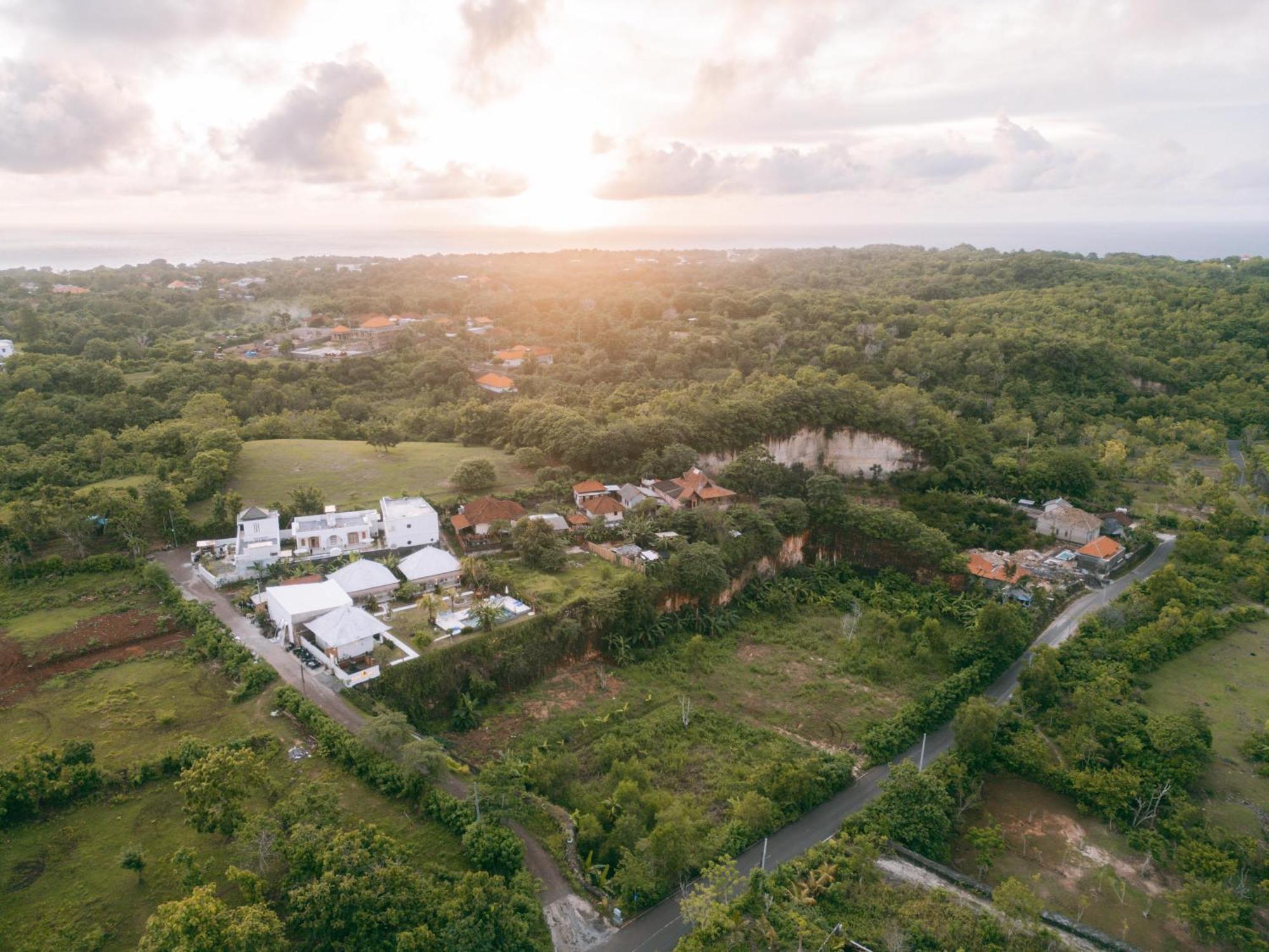 Sukacita Hill Hotel Uluwatu  Exterior photo